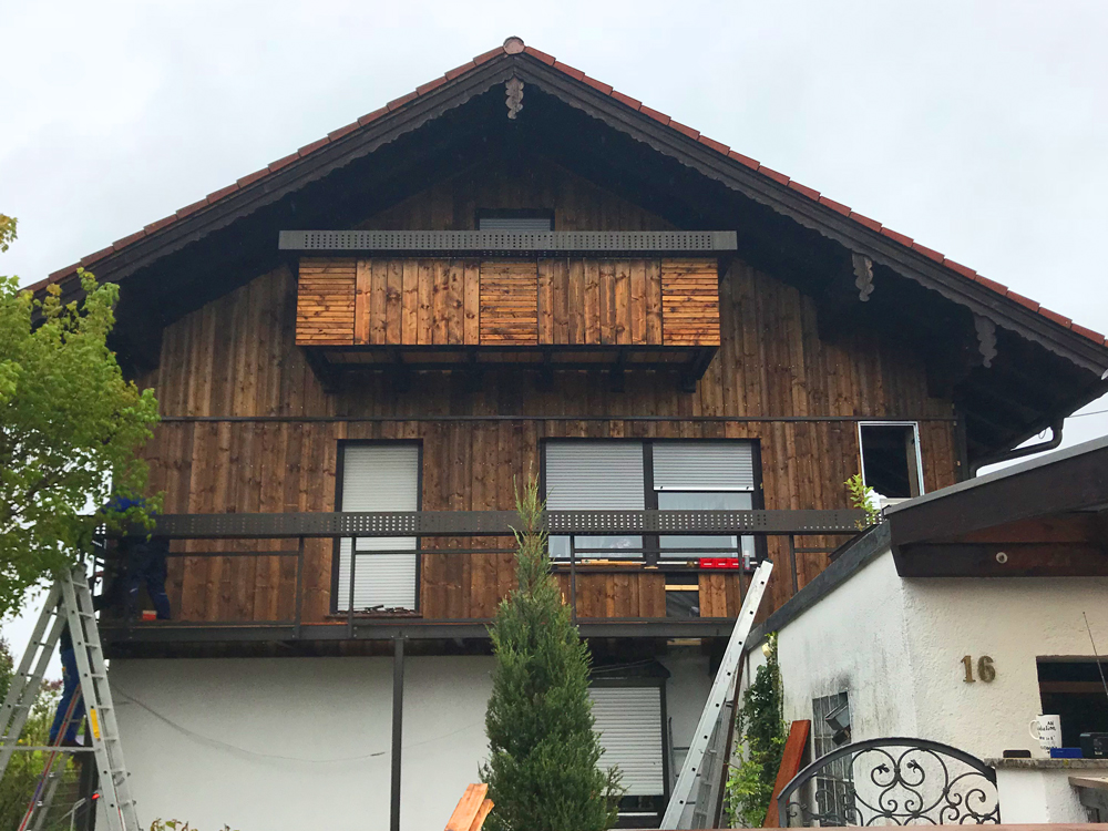 Holzbalkon Außenansicht 3